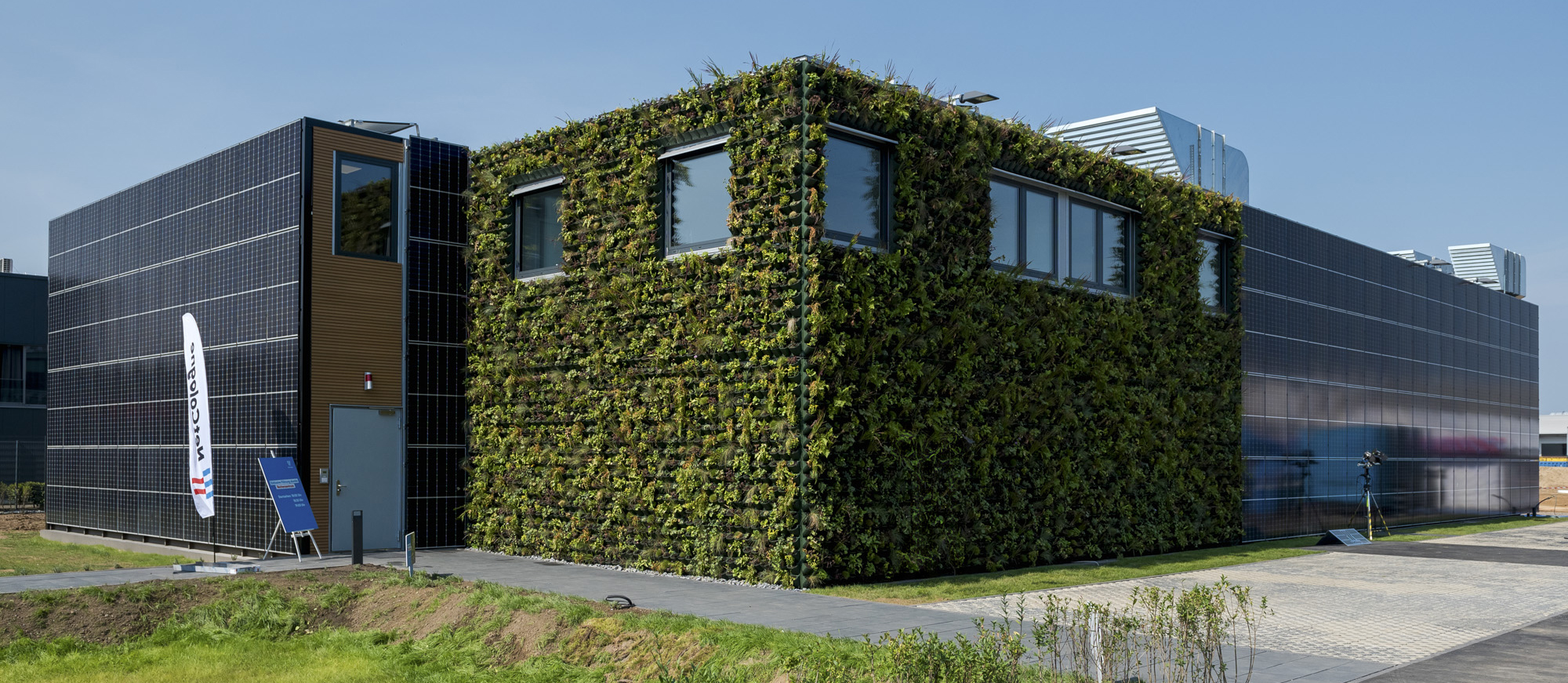 Rechenzentrum_Bildergalerie_Nachhaltiges_DC_Fassade | NetCologne ITS Rechenzentrum der NetCologne mit begrünten Fassadenflächen