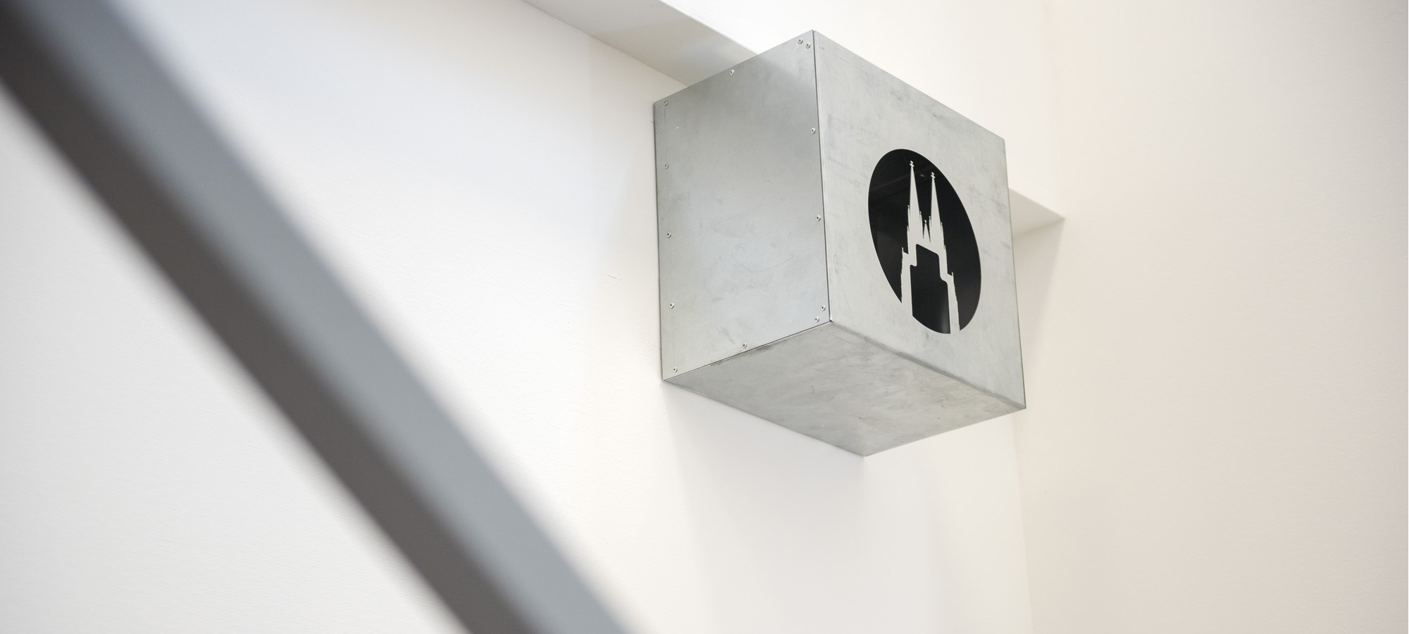 Rechenzentrum_Bildergalerie_Nachhaltiges_DC_Dom | NetCologne ITS Verkleidung eines Lüftungsschachtes mit Kölner Dom als Stanze