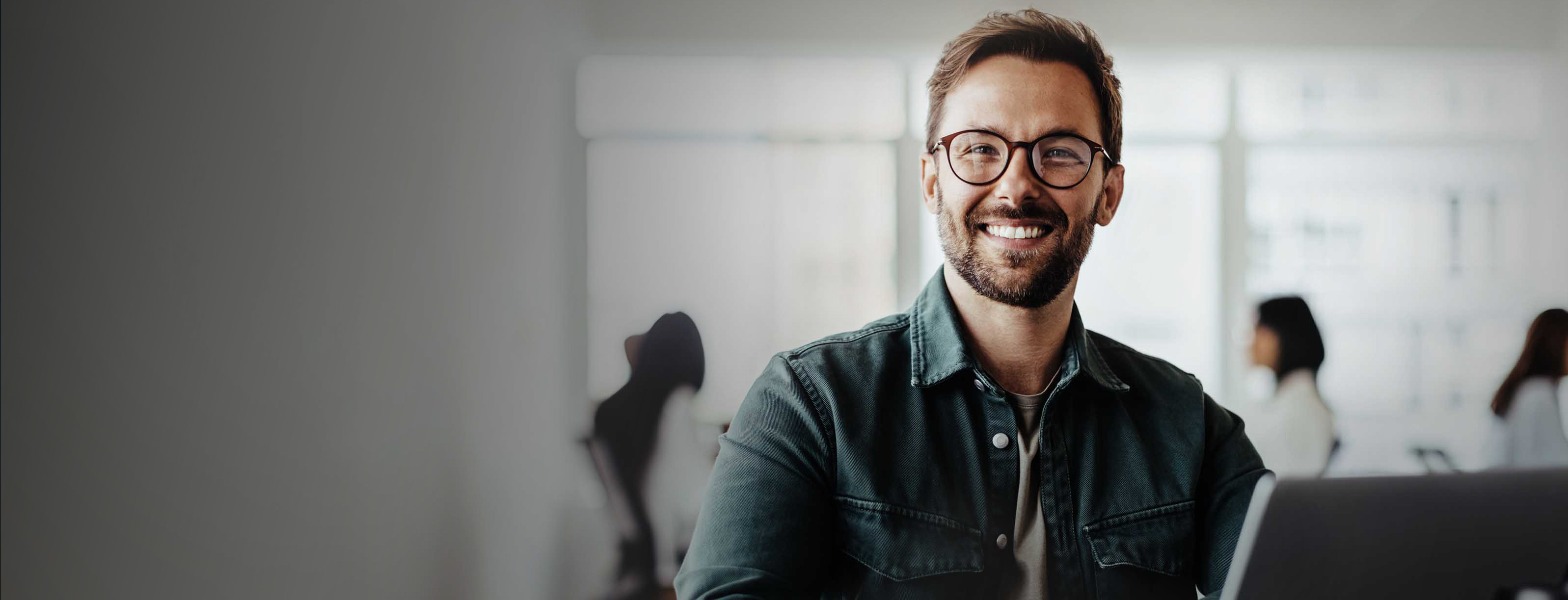 NCB_CC_Mann_Laptop_SS_2396452591_Quer_2